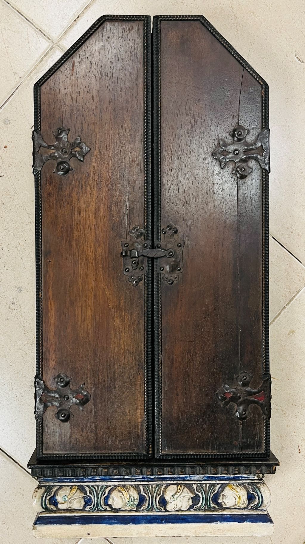 Tríptico europeo en loza esmaltada - Imagen 2