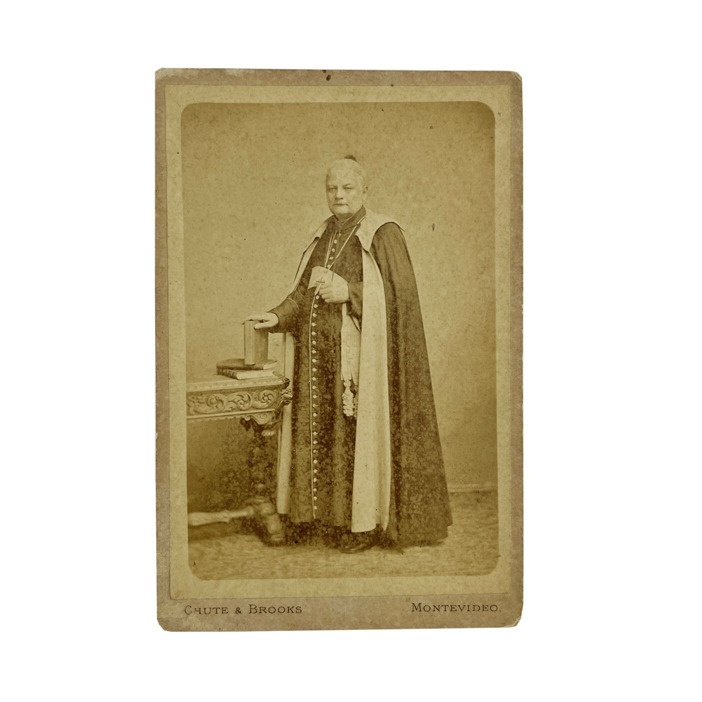 Fotografía gabinete. "Monseñor Jacinto Vera."