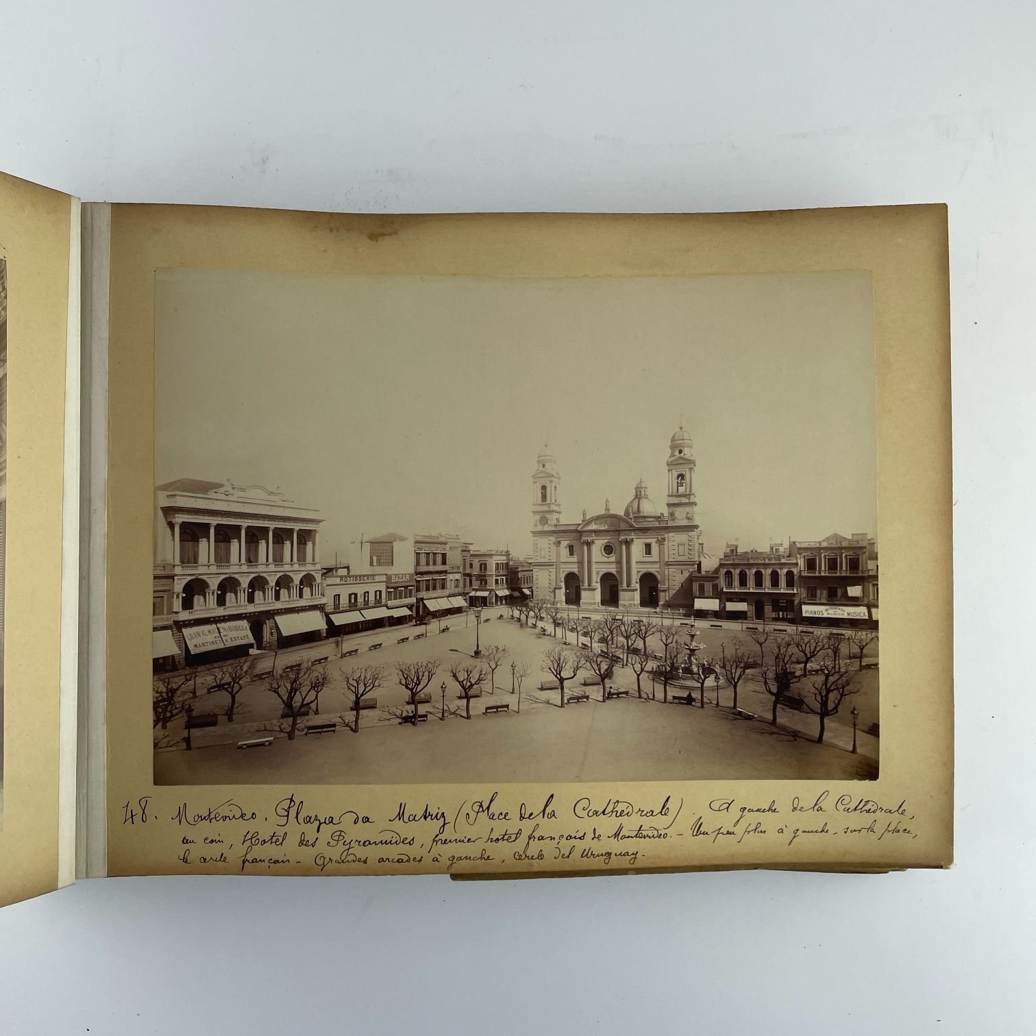 Album de fotografías. "Voyage de Paris à Montevideó"