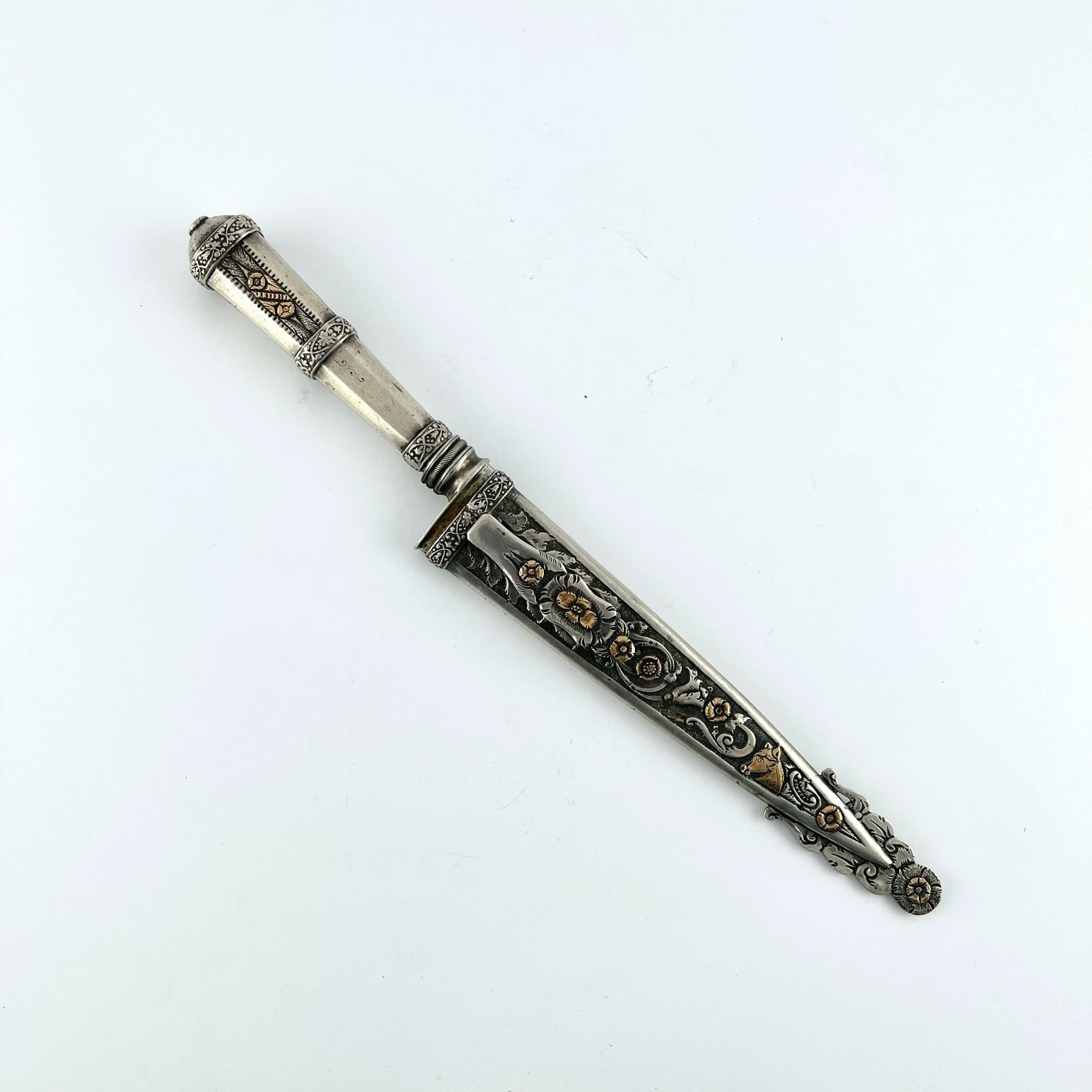 Cuchillo criollo en plata y oro