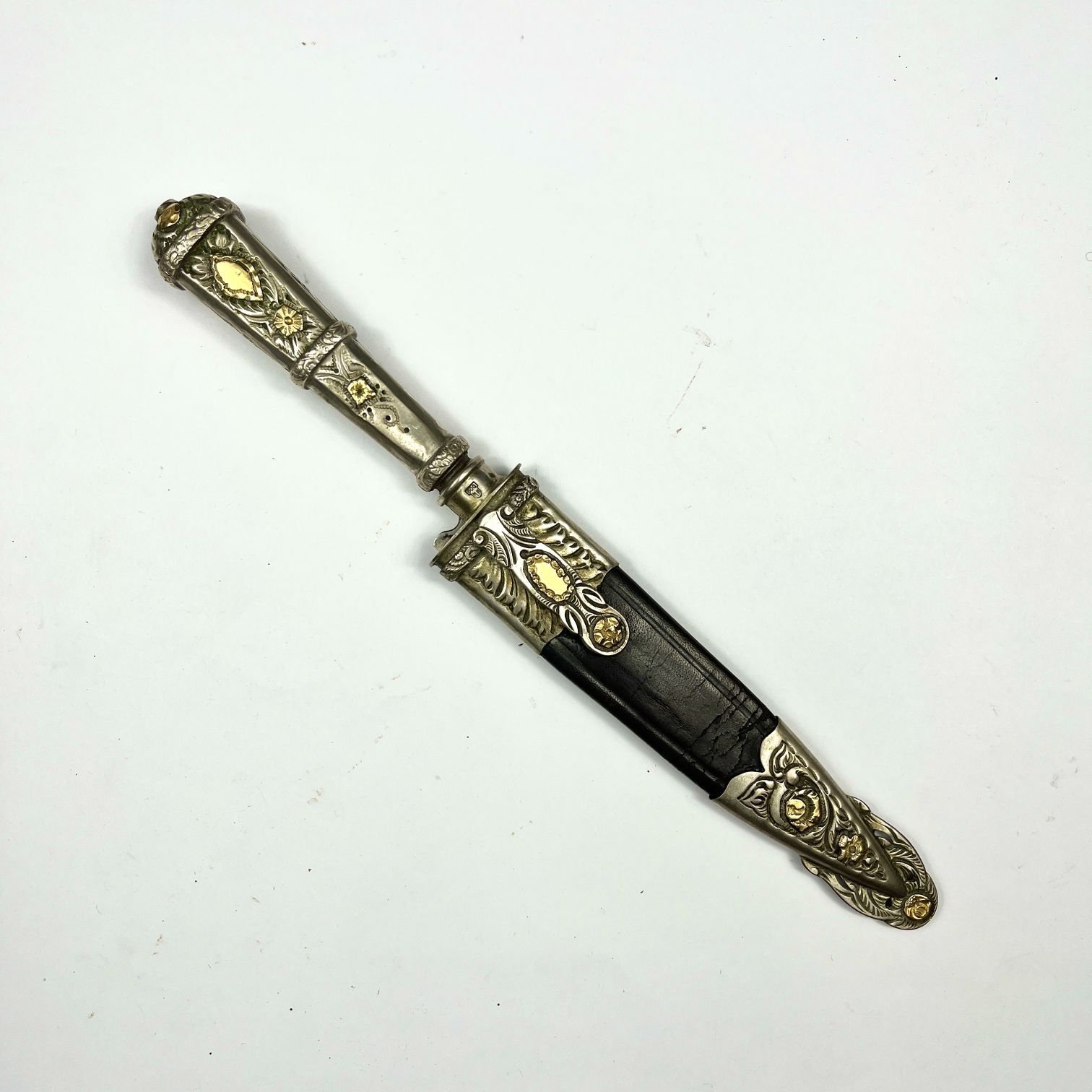 Cuchillo criollo Acero Sueco en plata y oro
