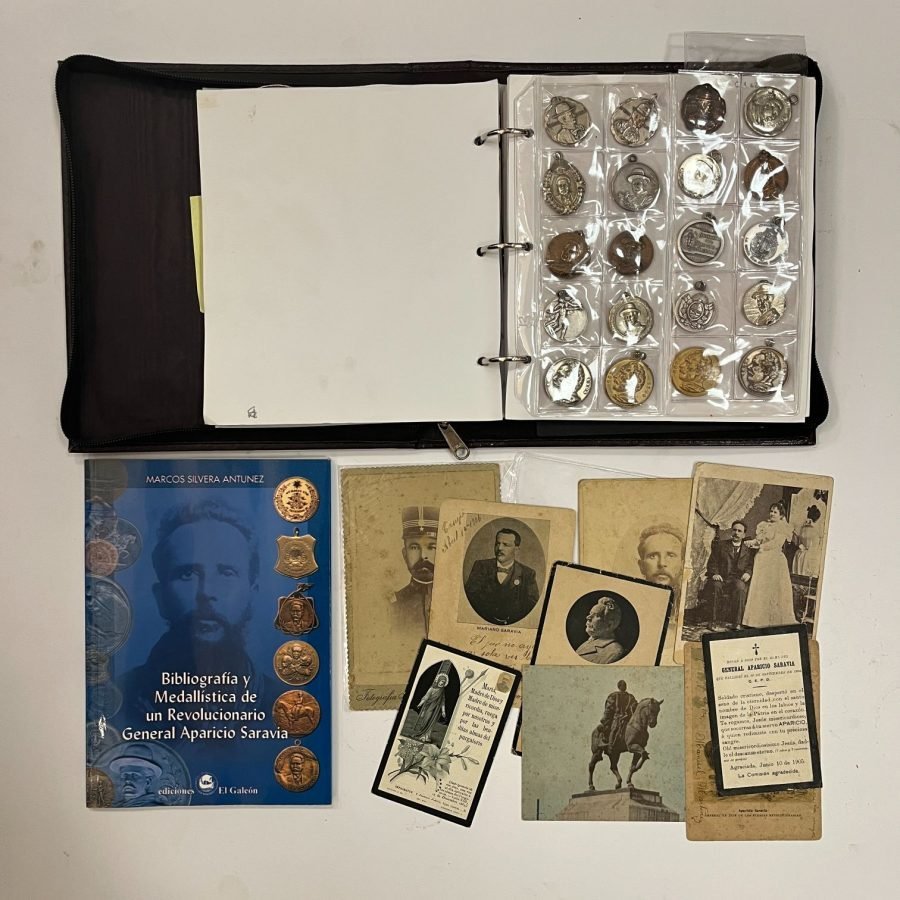 Colección de medallas, pines, fotografías y postales relativas al Partido Nacional - Imagen 2