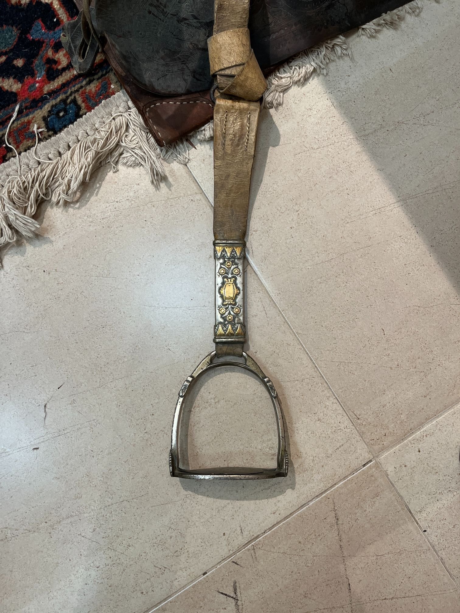 Recado uruguayo en cuero plata y oro - Imagen 3