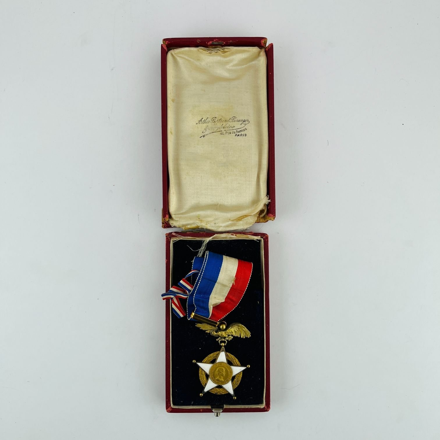 Orden al Mérito de Chile perteneciente a José Batlle y Ordóñez - Imagen 2