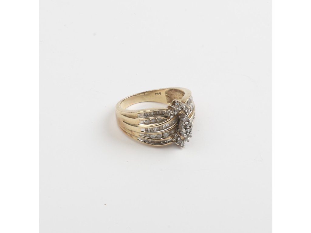 Anillo oro 18 K, diamantes y brillantes