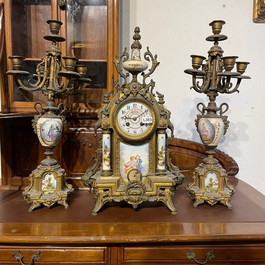 Garniture Luis XVI
