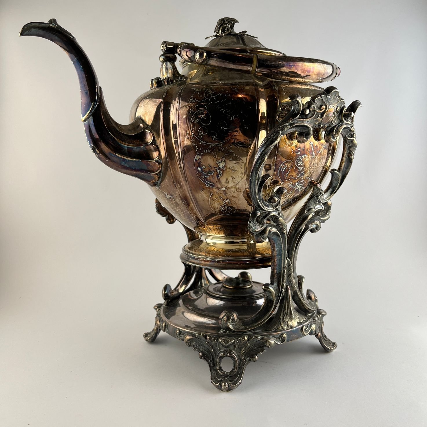 Samovar inglés en metal plateado