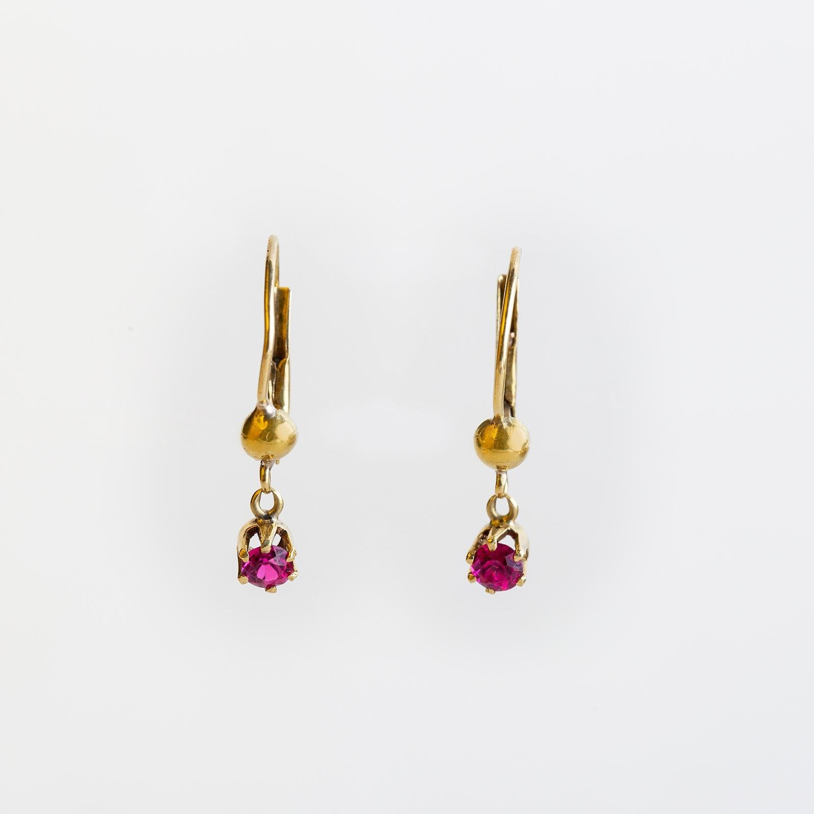 Par de caravanas oro y rubí