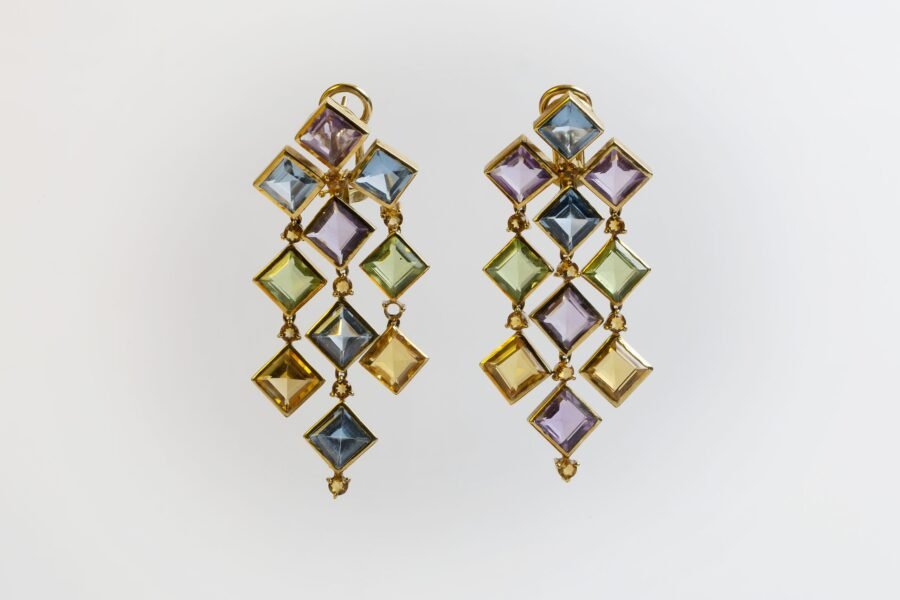 Par de caravanas oro 18 K y piedras semipreciosas