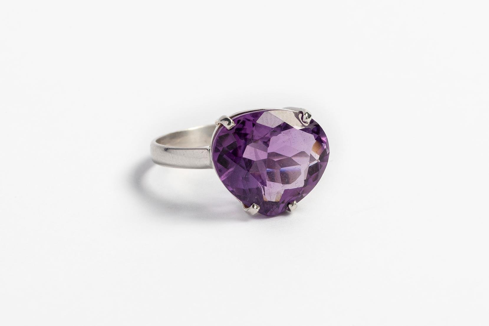 Anillo oro 18 K y amatista