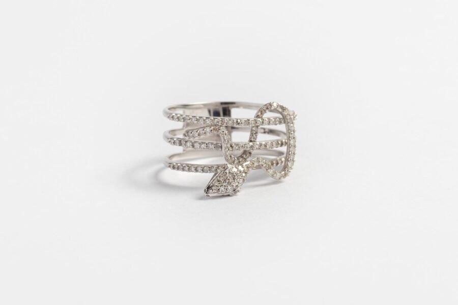 Anillo oro 18 K y brillantes