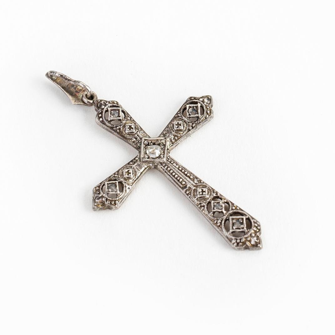 Crucifijo art decó y diamantes