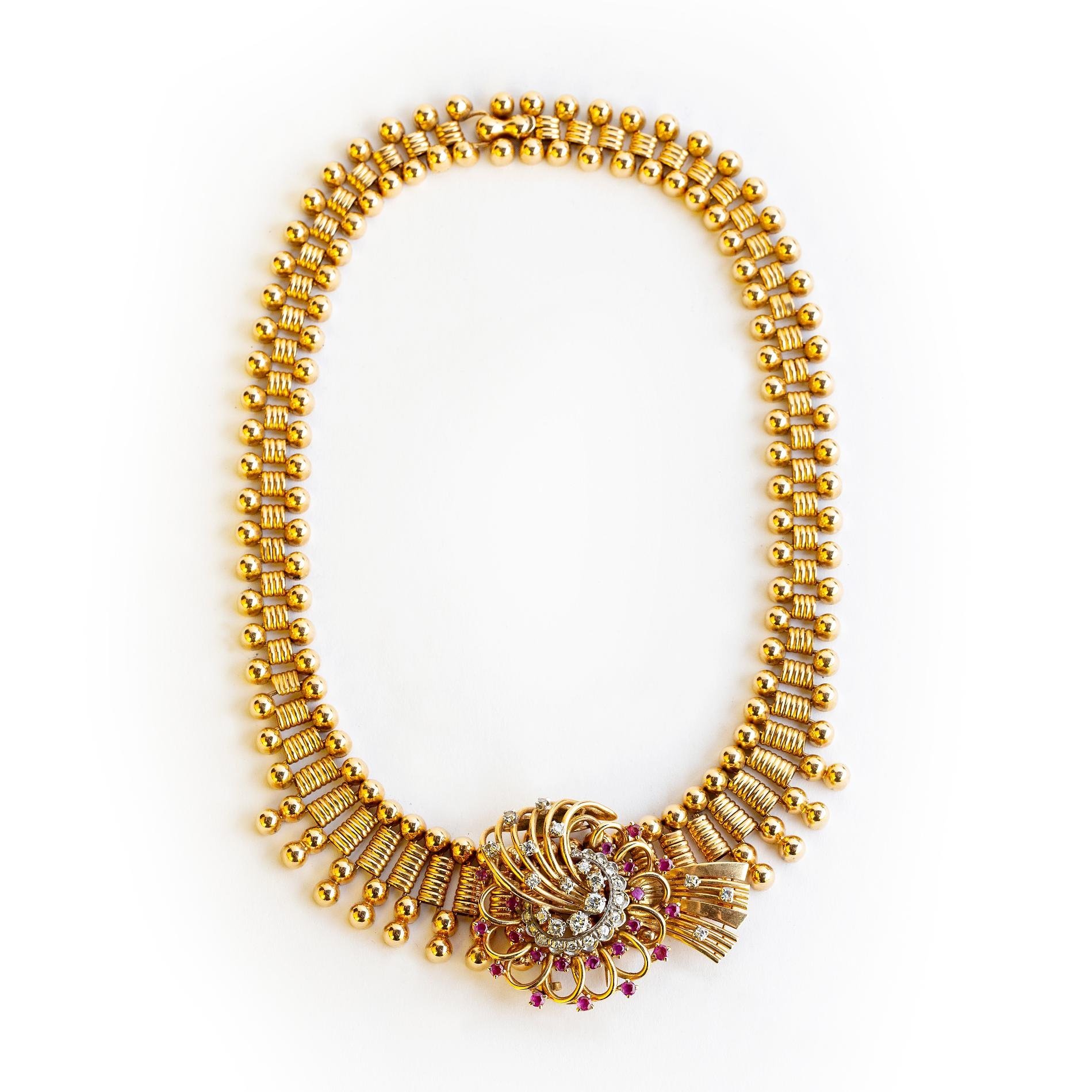 Collar y prendedor oro 18 K, platino, brillantes y rubíes