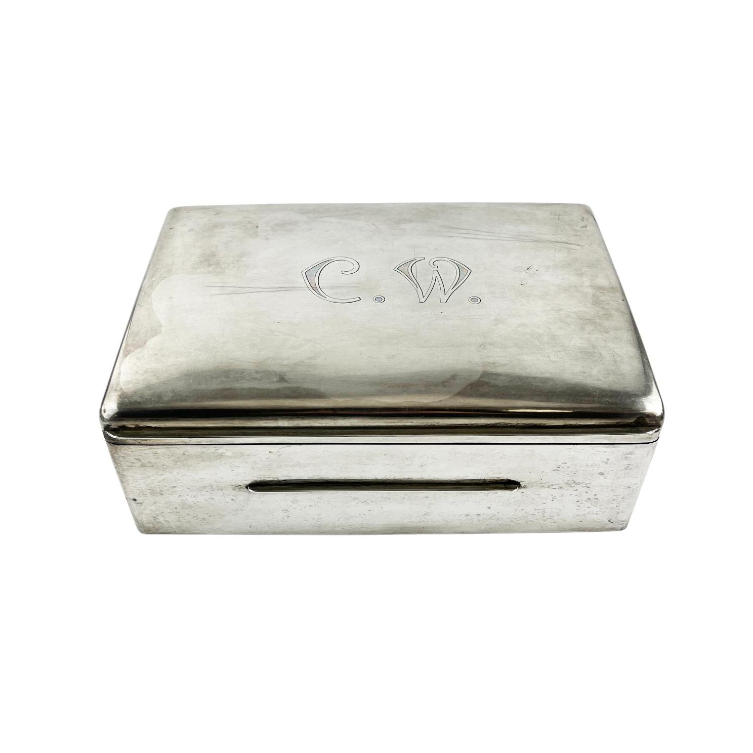 Caja habanera en plata perteneciente al presidente uruguayo Claudio Williman