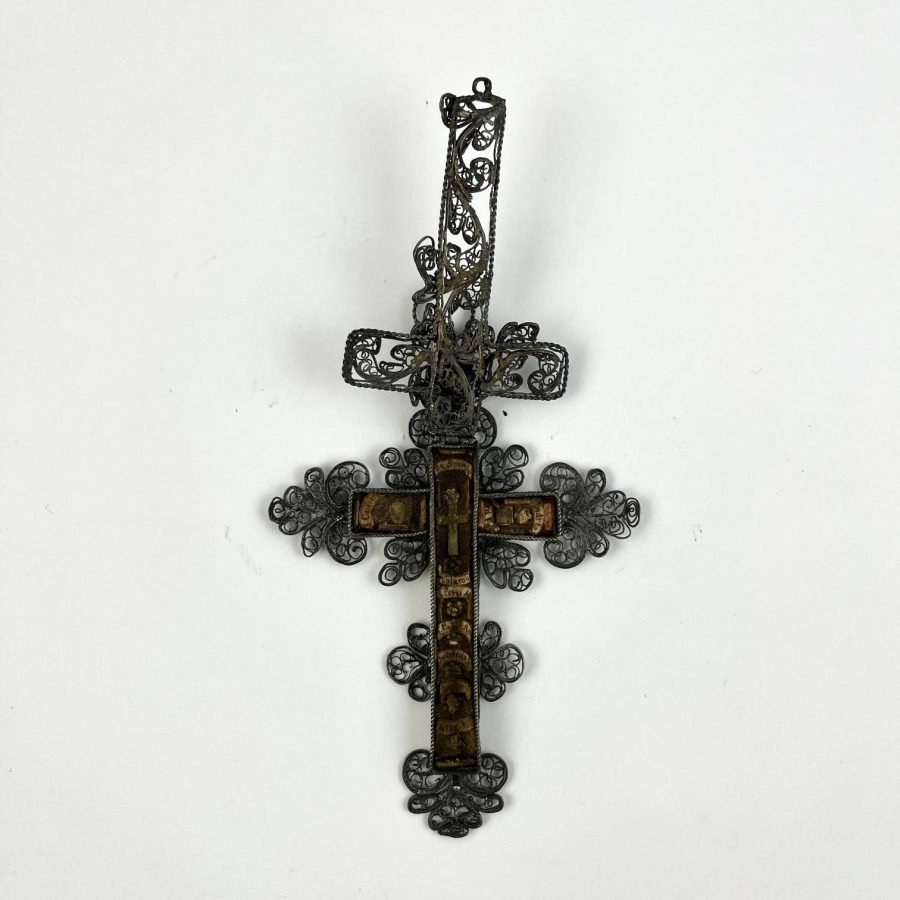Crucifijo con relicario s. XVIII en plata - Imagen 2