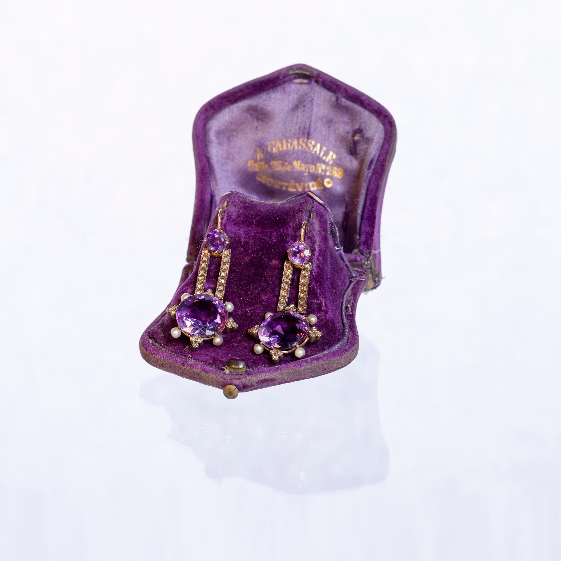 Caravanas s. XIX oro 18 K amarillo, amatista, perlas y diamantes