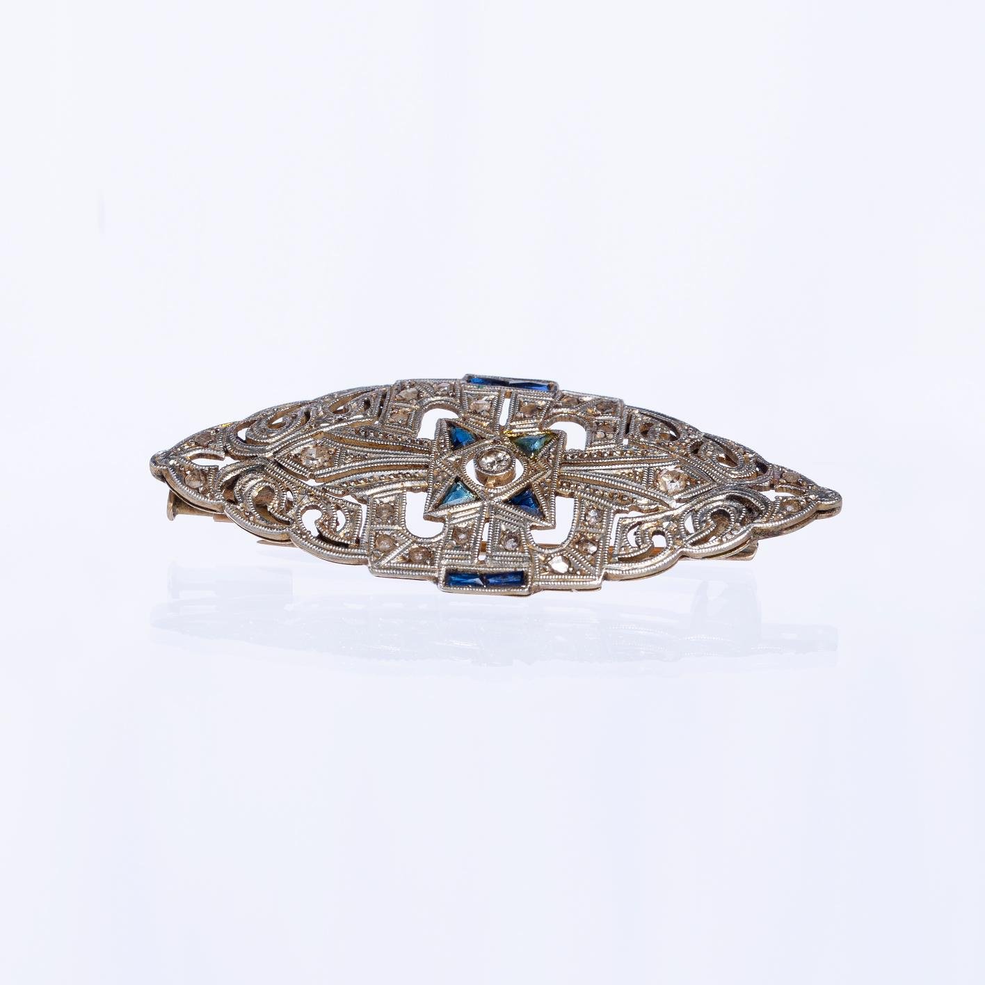 Prendedor oro 18 K blanco y amarillo, zafiros, diamantes y brillantes