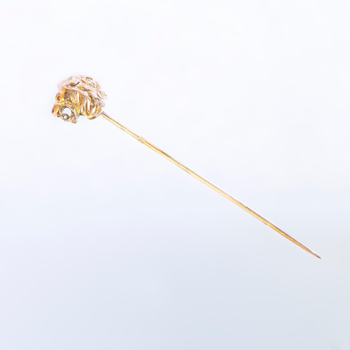 Alfiler oro amarillo y diamante