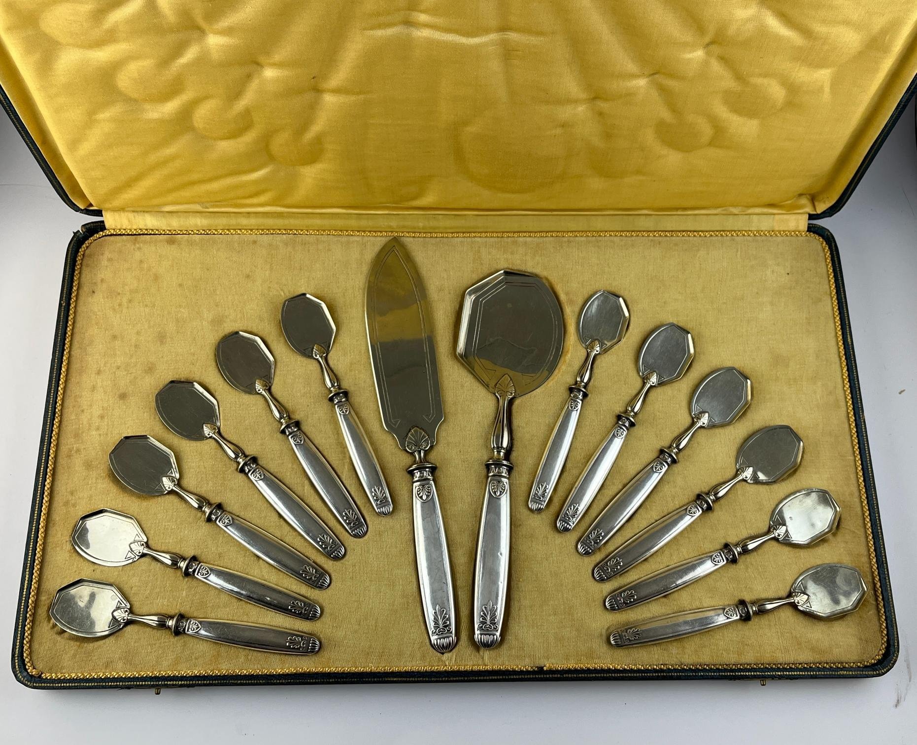 Juego de cucharas en plata