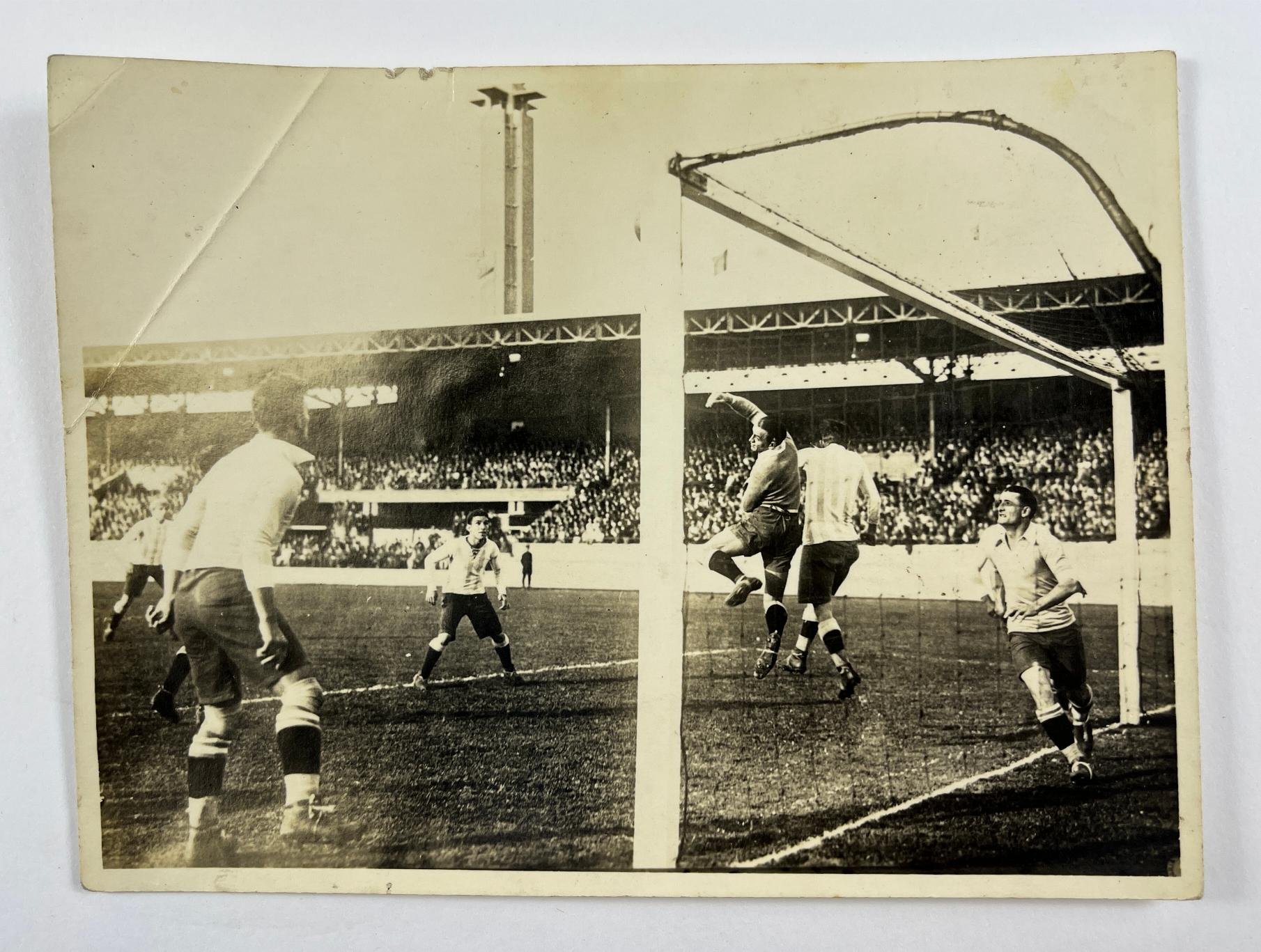 Interesante conjunto de cuatro fotografías en blanco y negro de los campeones olímpicos de 1928 - Imagen 2