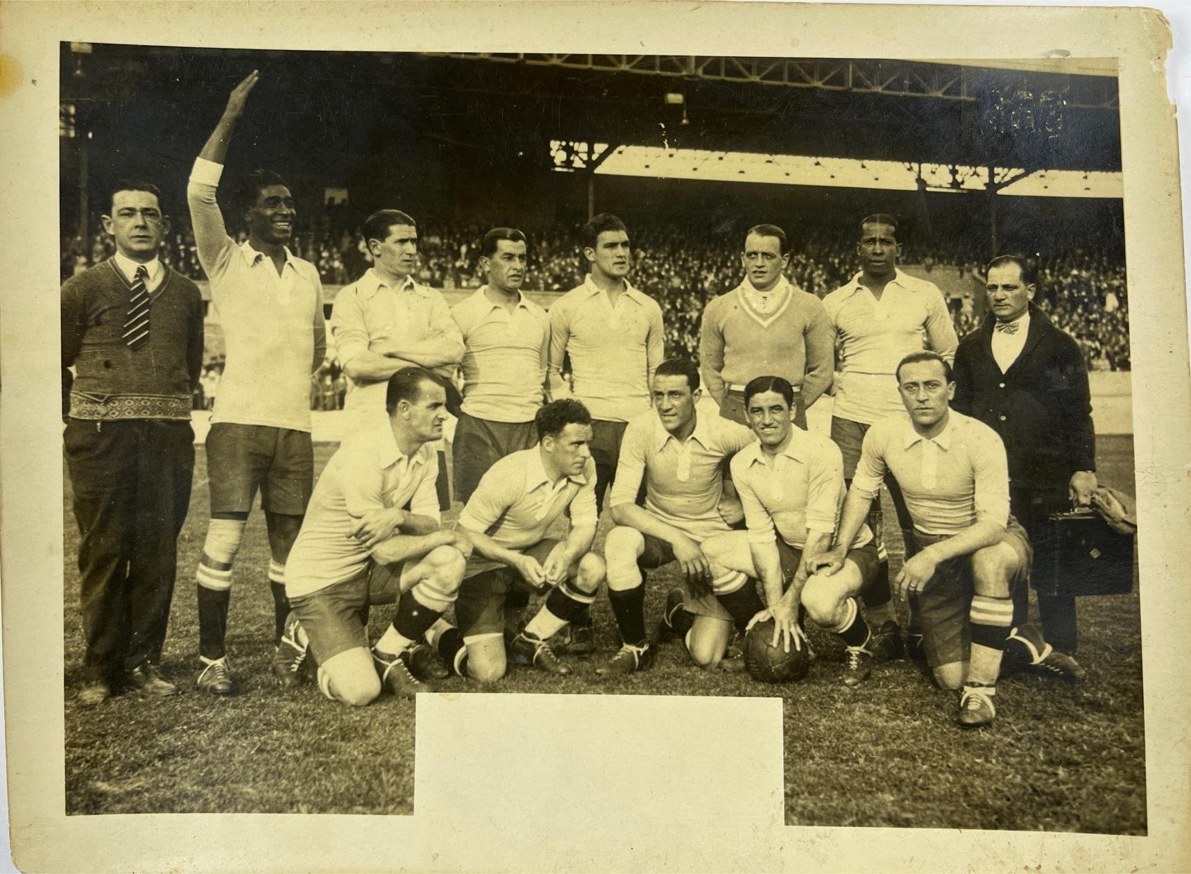 Interesante conjunto de cuatro fotografías en blanco y negro de los campeones olímpicos de 1928 - Imagen 3