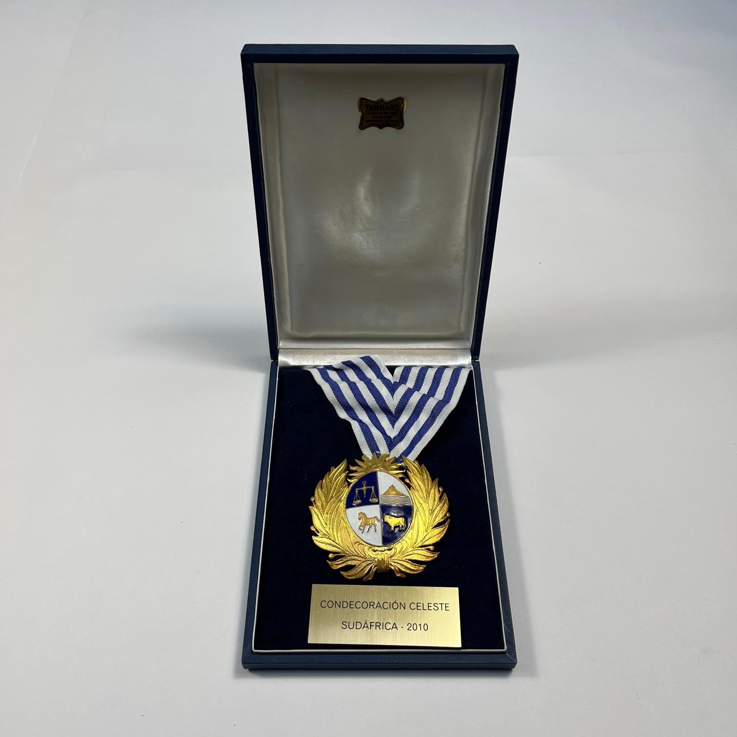 Condecoración oficial uruguaya bronce y esmalte 2010