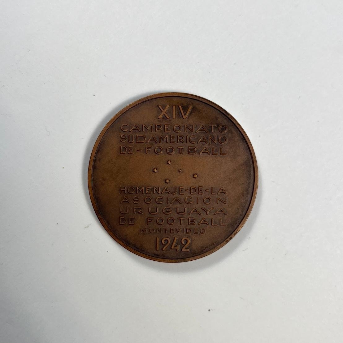 Medalla homenaje AUF Uruguay Campeón 1942 - Imagen 2