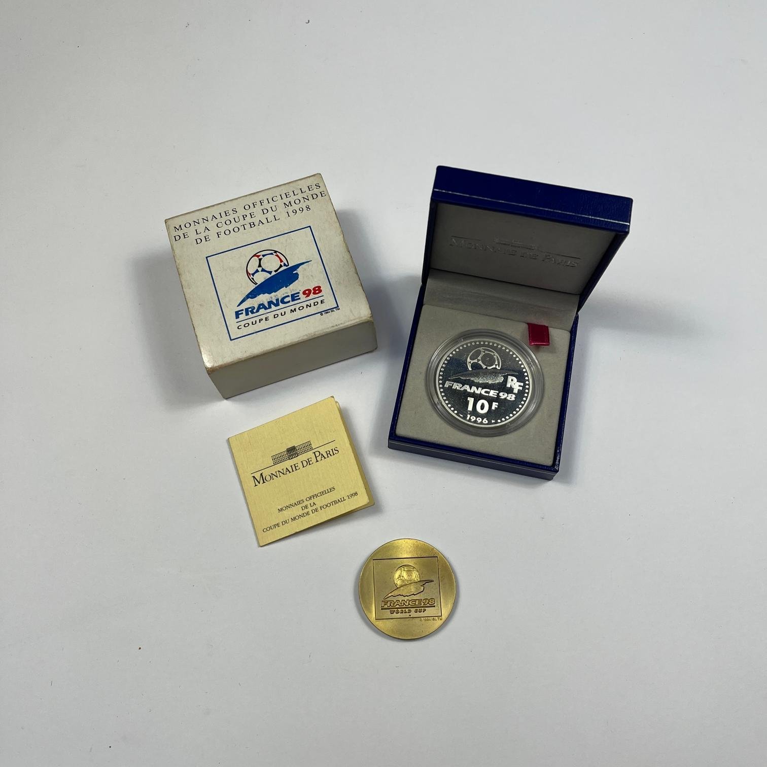 Moneda de Plata 10 francos y Medalla de bronce de la Copa del Mundo Francia 1998