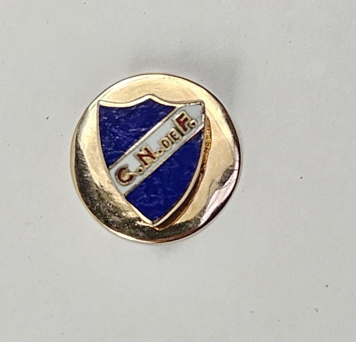 Pin solapero en oro y esmalte Club Nacional de Football.