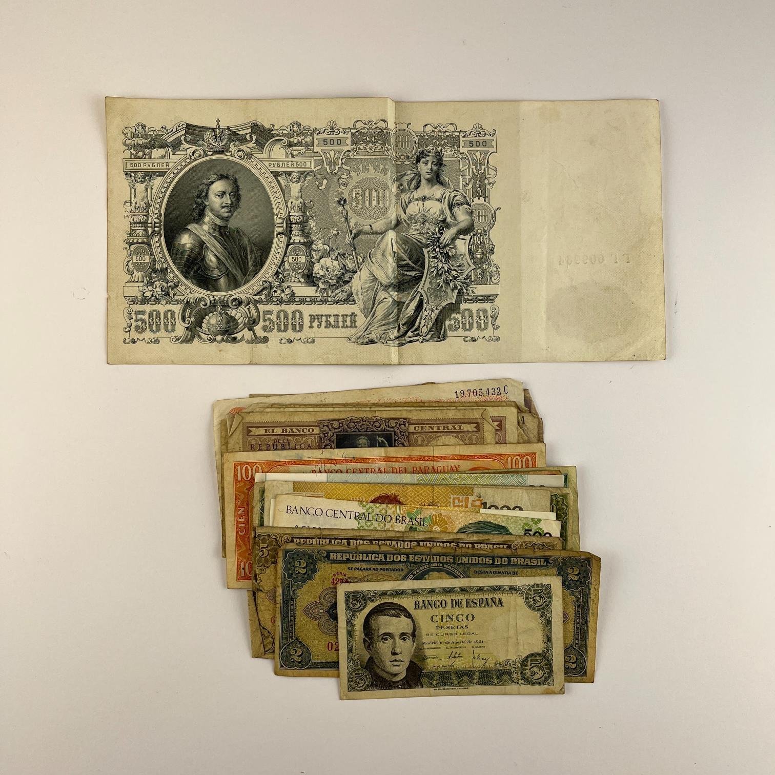 28 billetes varios países