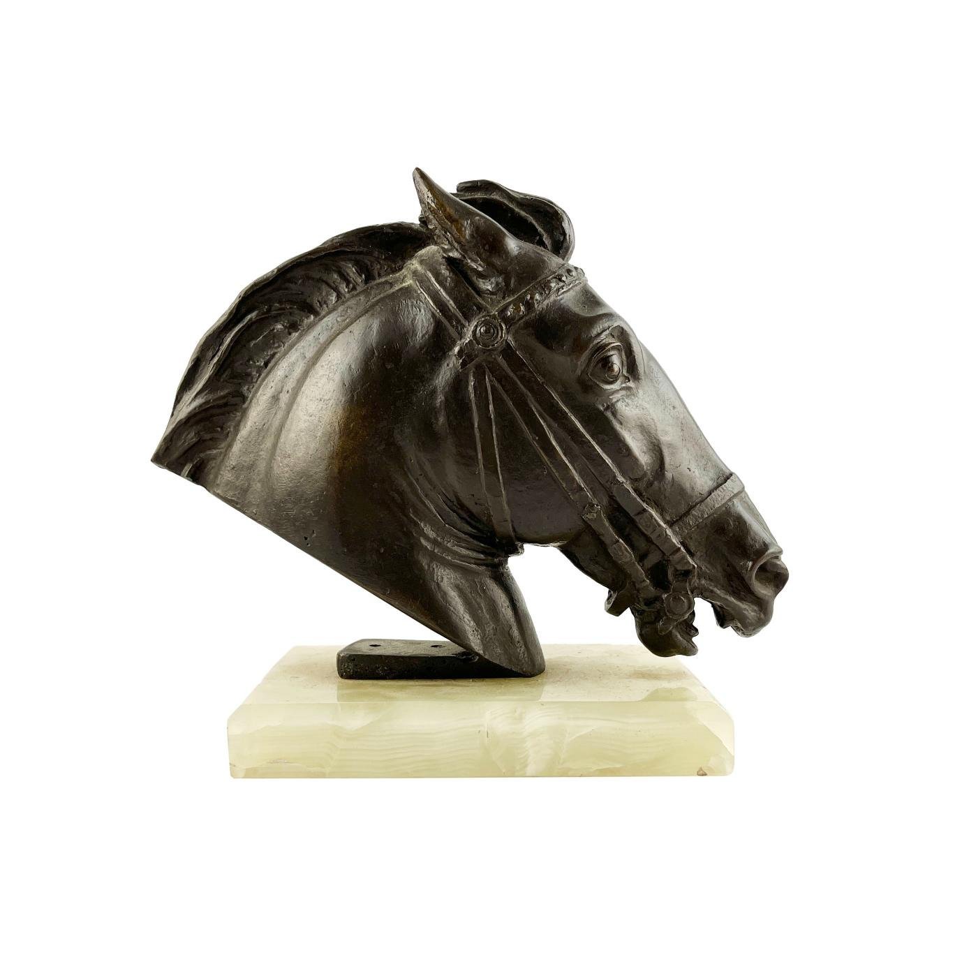 Escultura cabeza de caballo