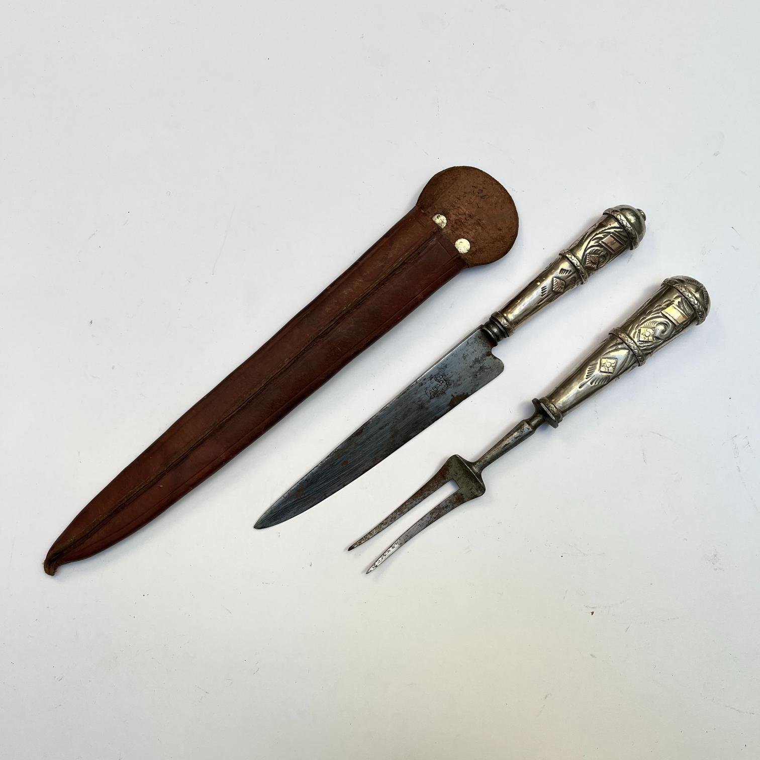 Set cuchillo criollo y tenedor de trichar en plata y oro