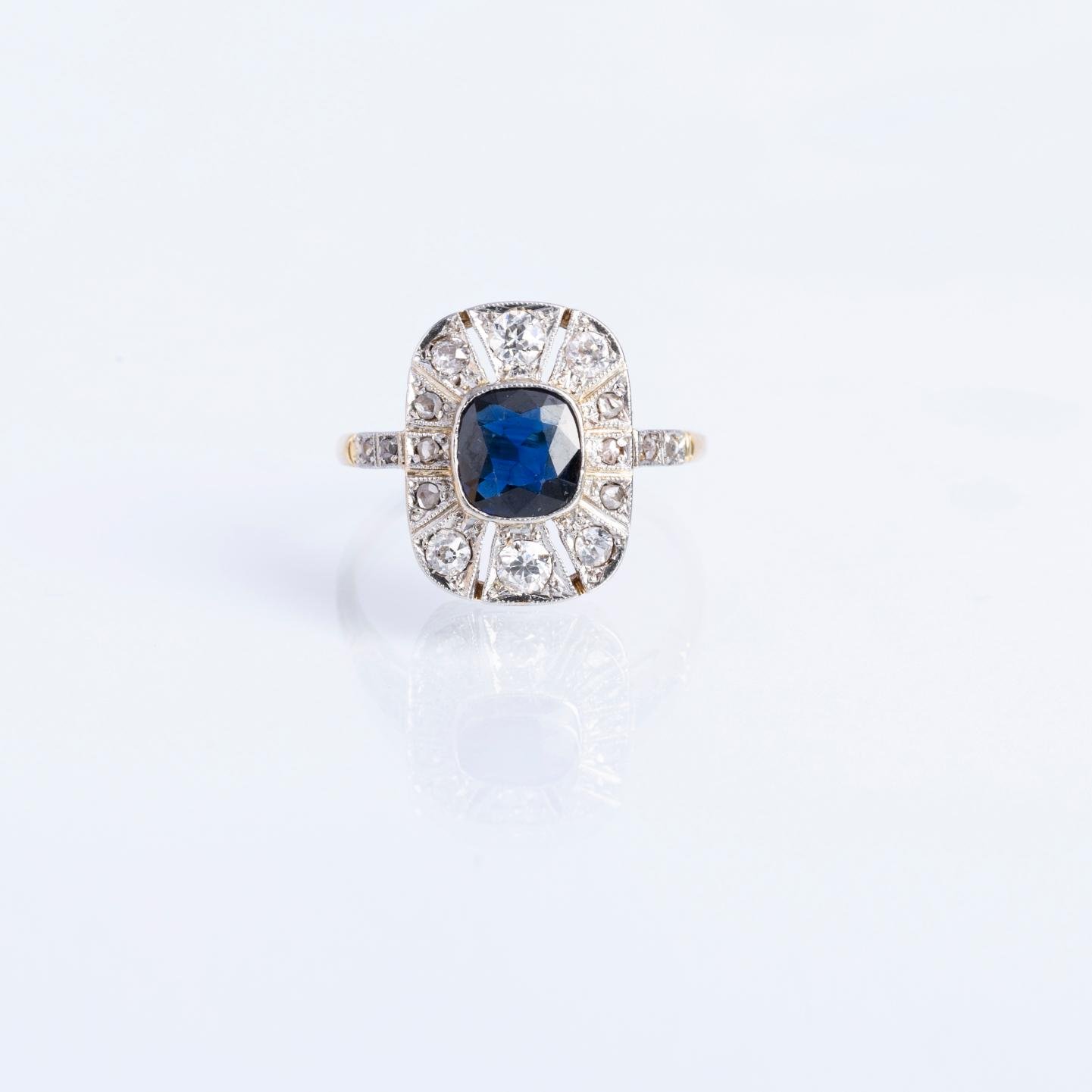 Anillo art decó oro 18 K blanco y amarillo, zafiro y diamantes