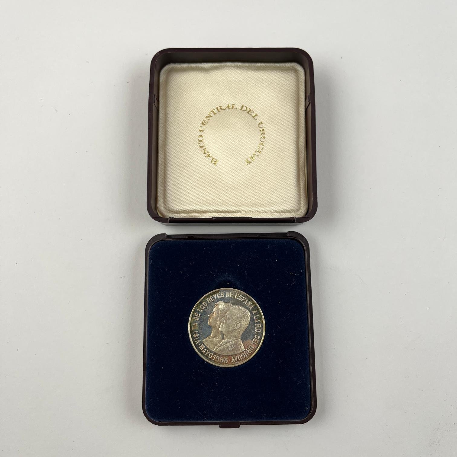 Ocho monedas uruguayas en plata - Imagen 5