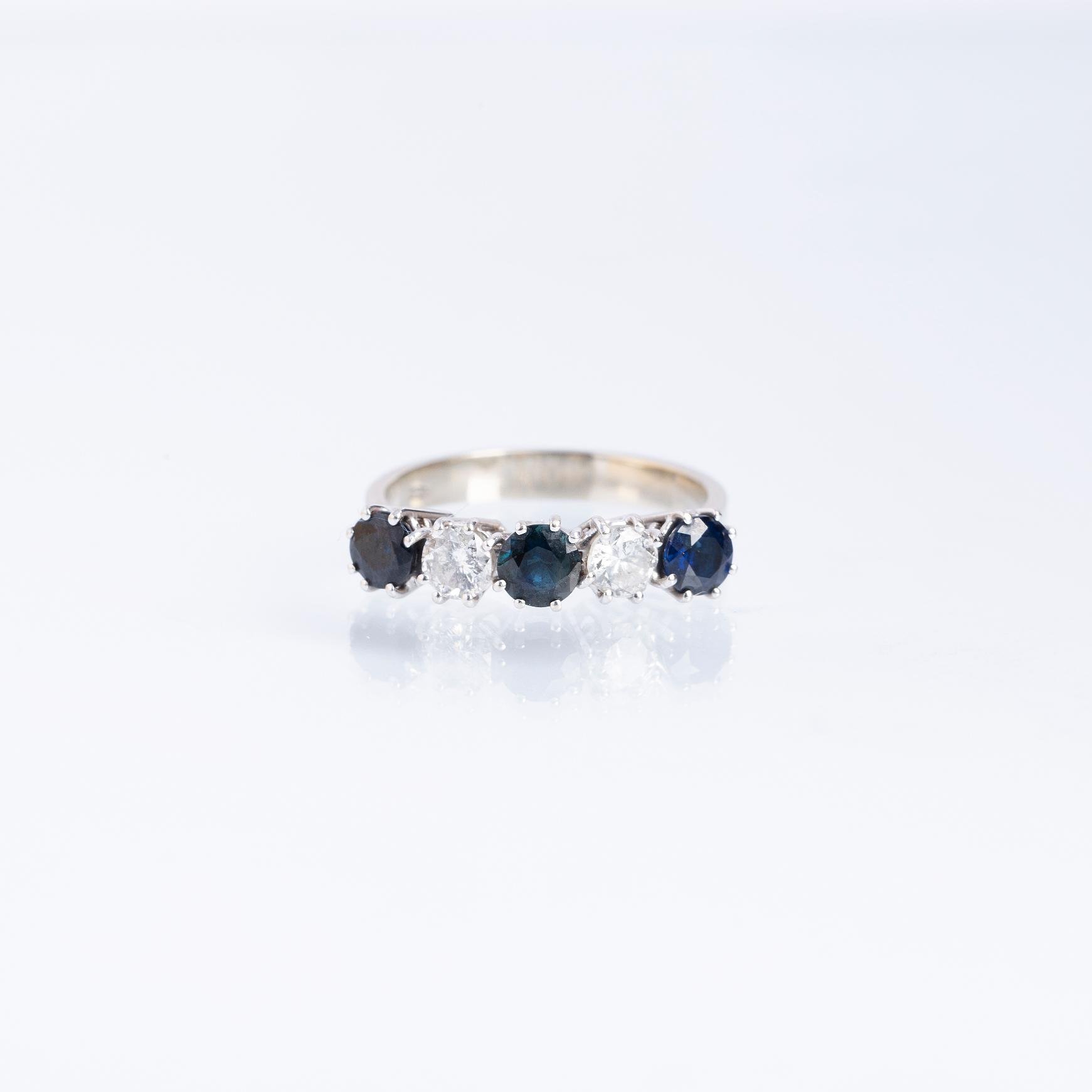 Anillo oro 18 K blanco, diamantes y zafiros