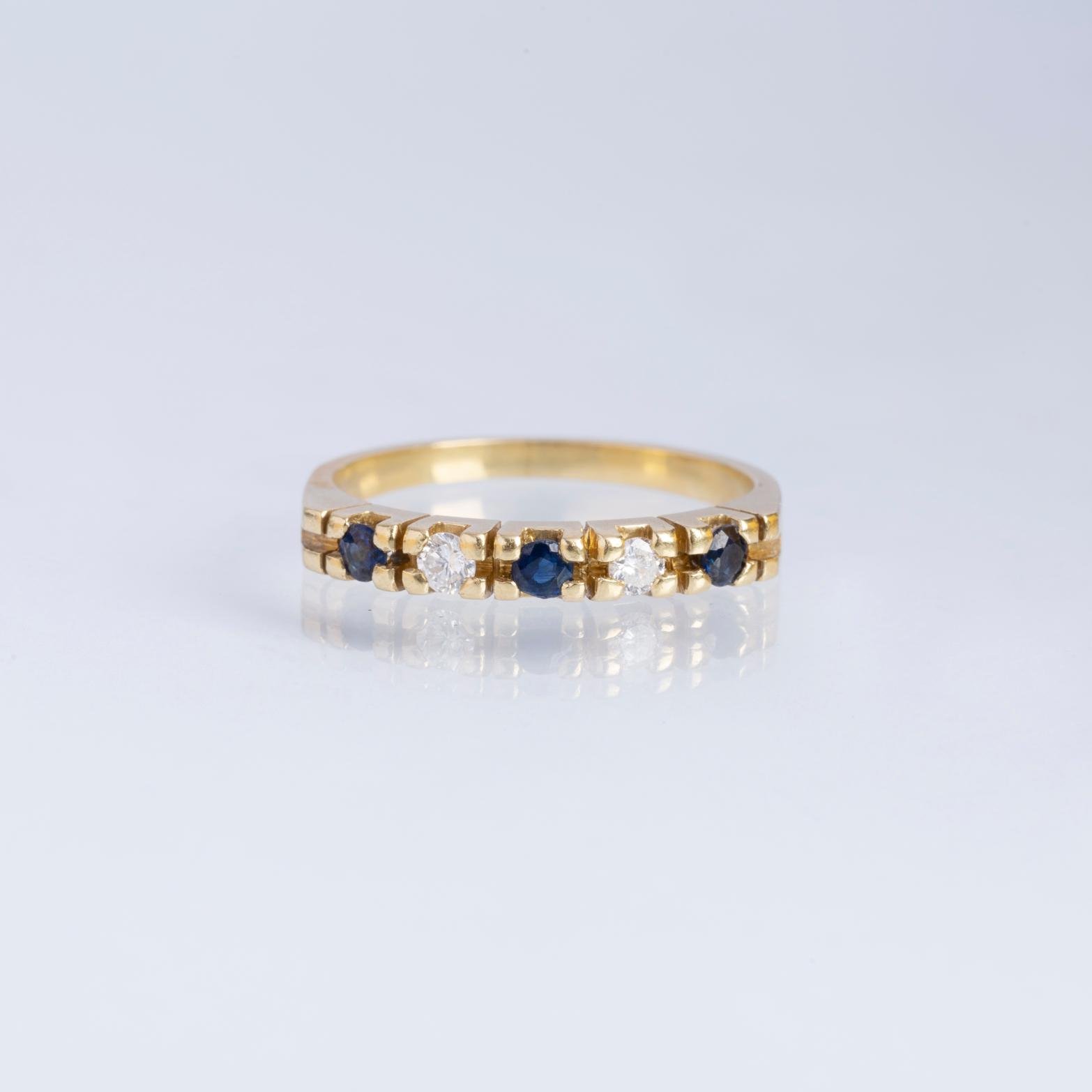 Anillo oro 18 K amarillo, diamantes y zafiros