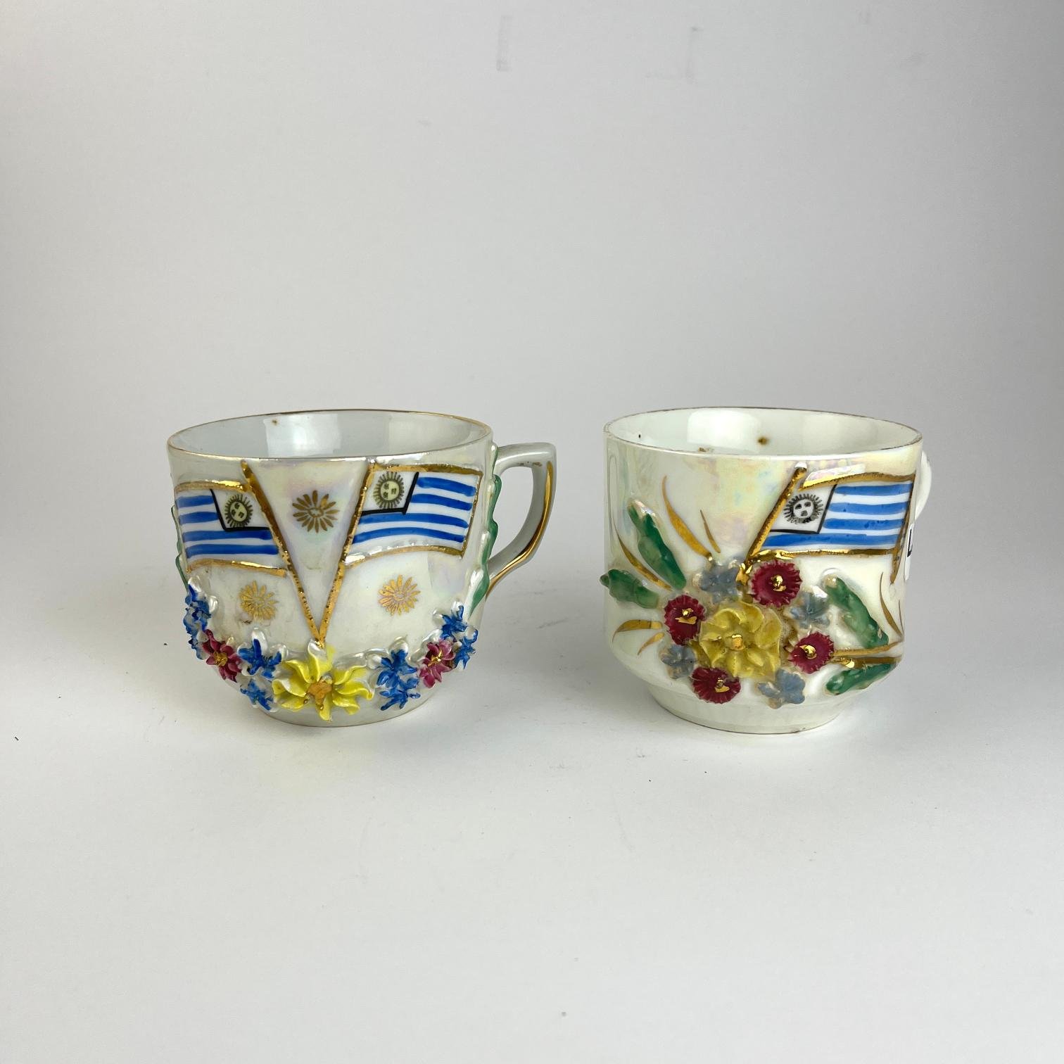 Dos tazas "pabellones del Uruguay".