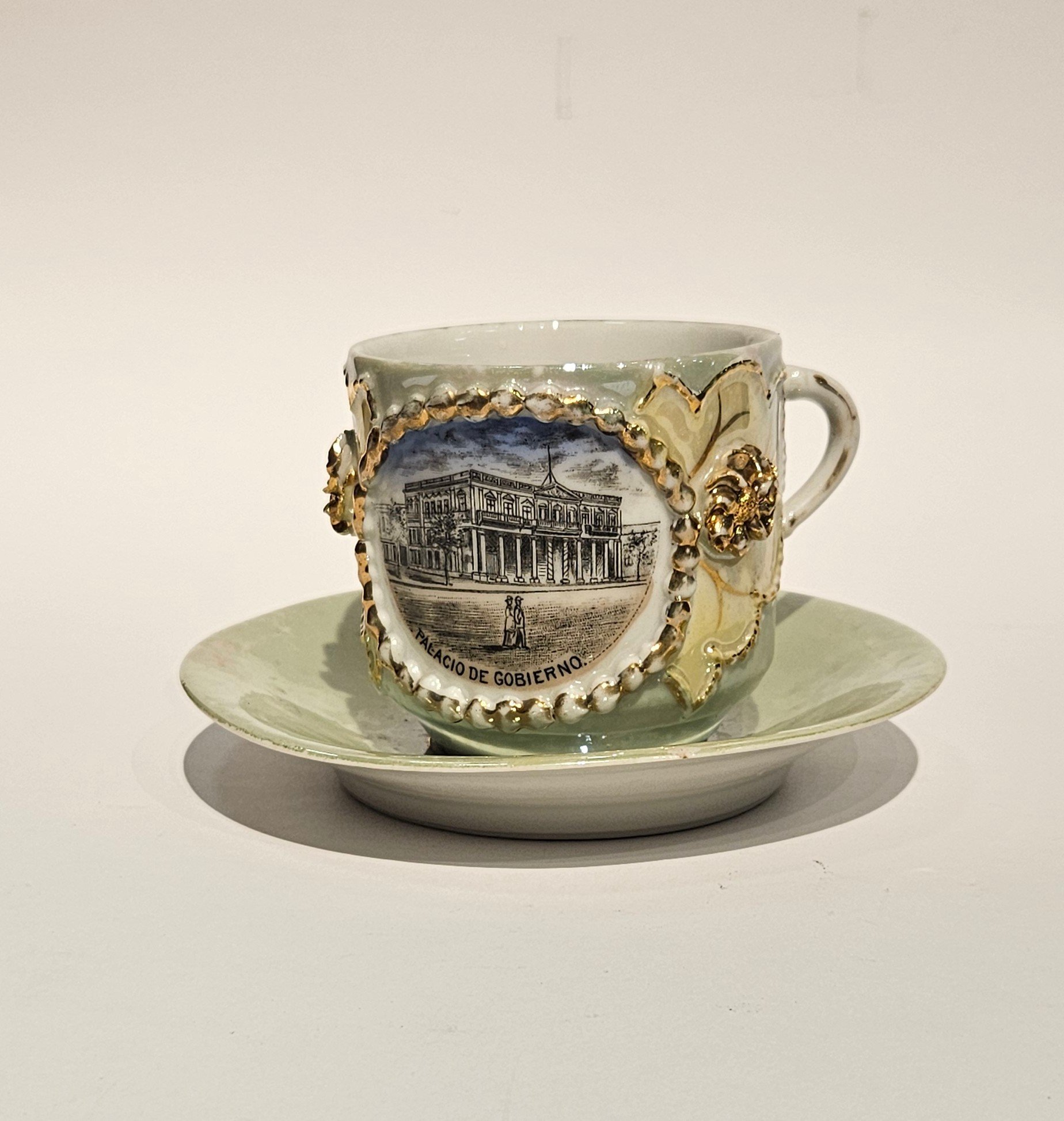 Taza en porcelana isabelina