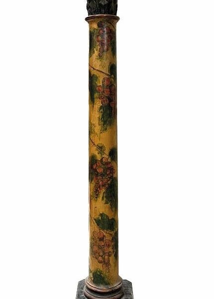 Par de columnas en madera tallada