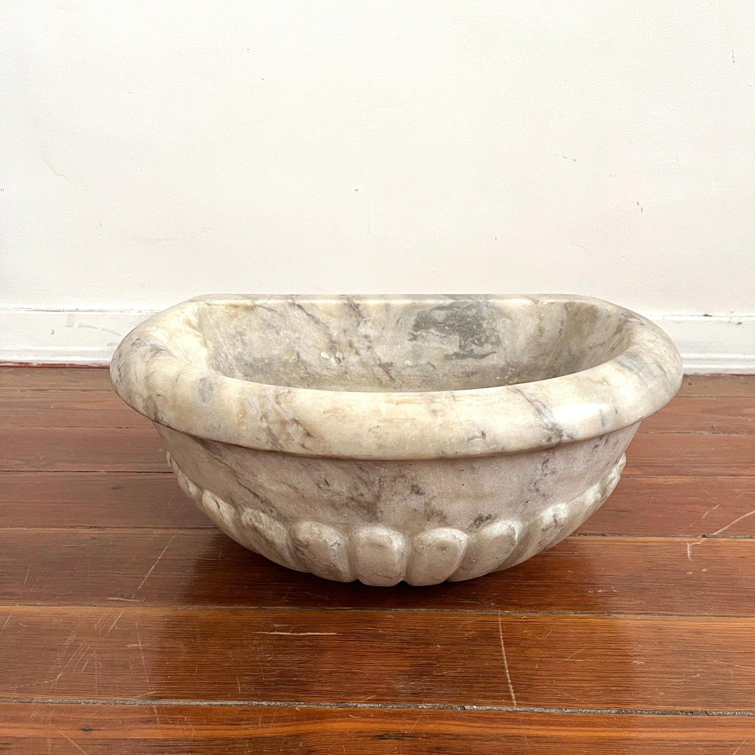 Pila bautismal en mármol