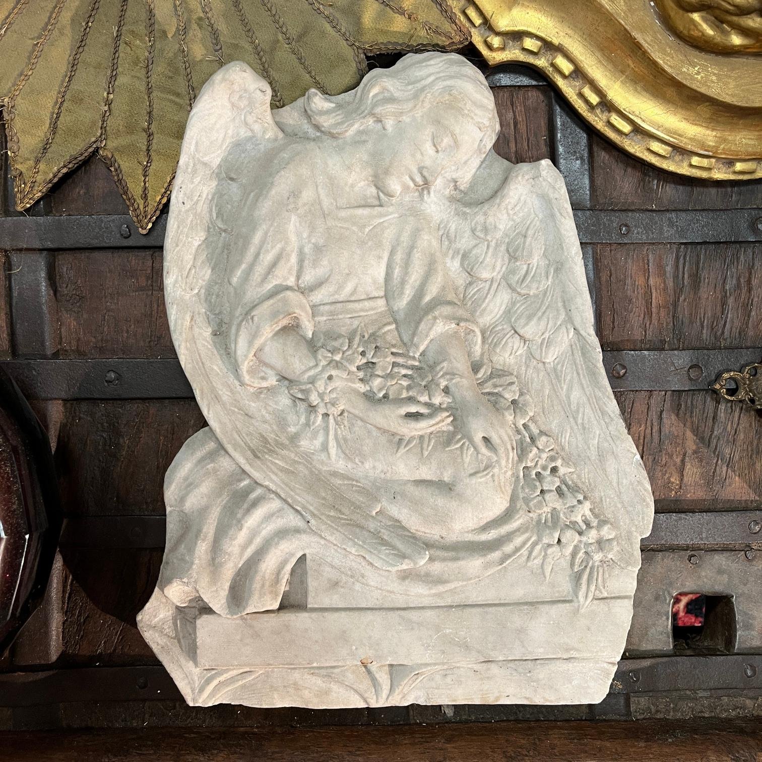 Fragmento de placa en mármol