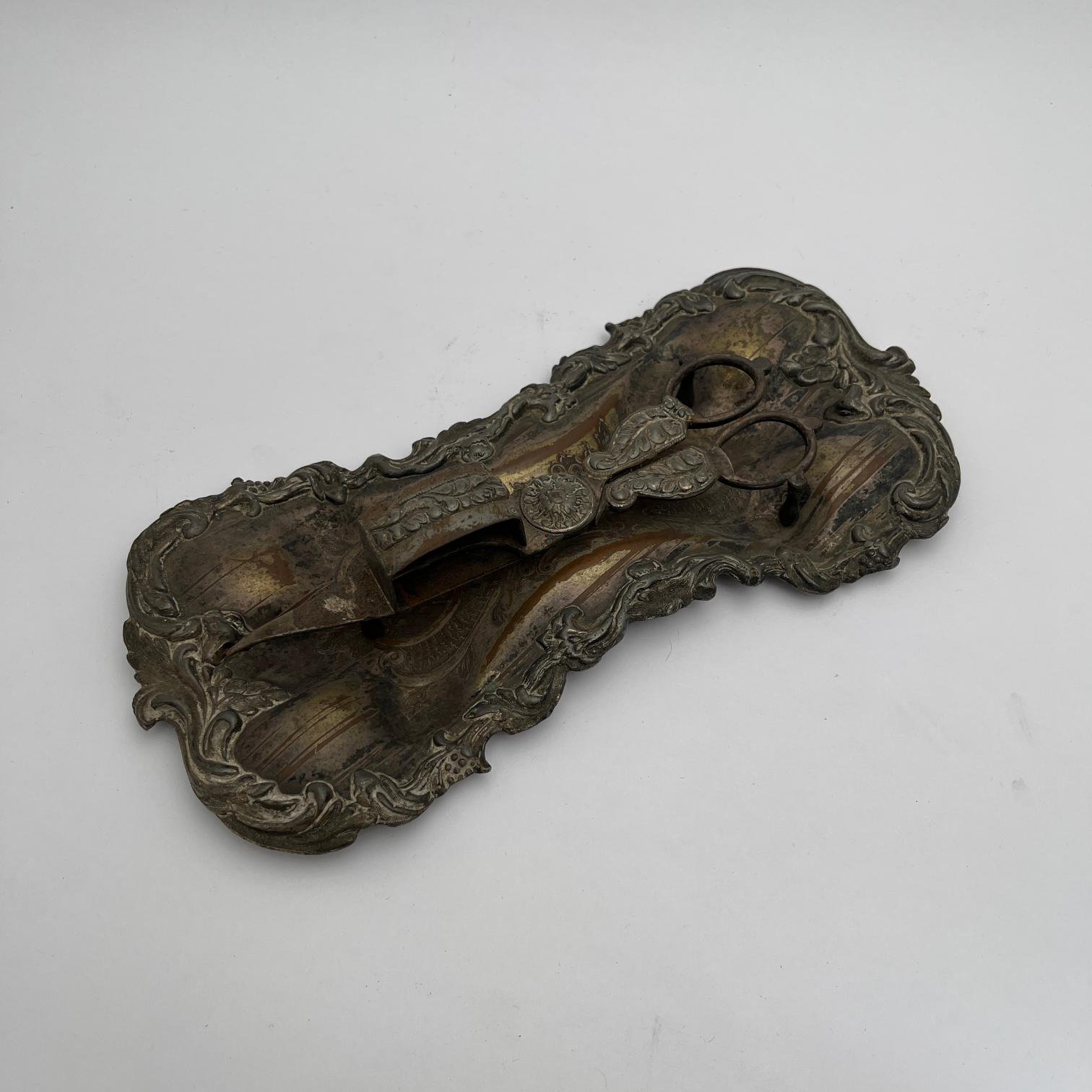 Tijera despabiladora en metal plateado