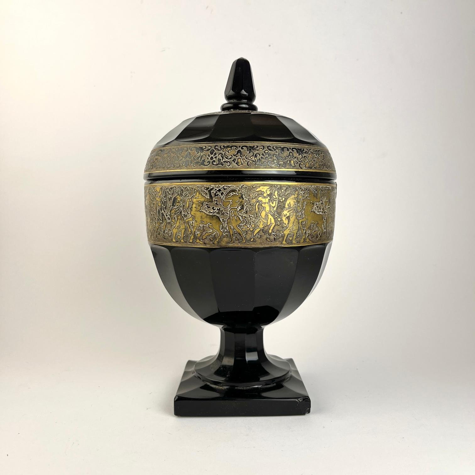 Bombonera checoslovaca en cristal Moser