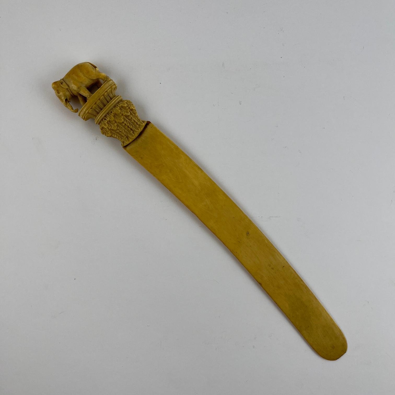 Abrecartas indio s. XIX en marfil "elefante"