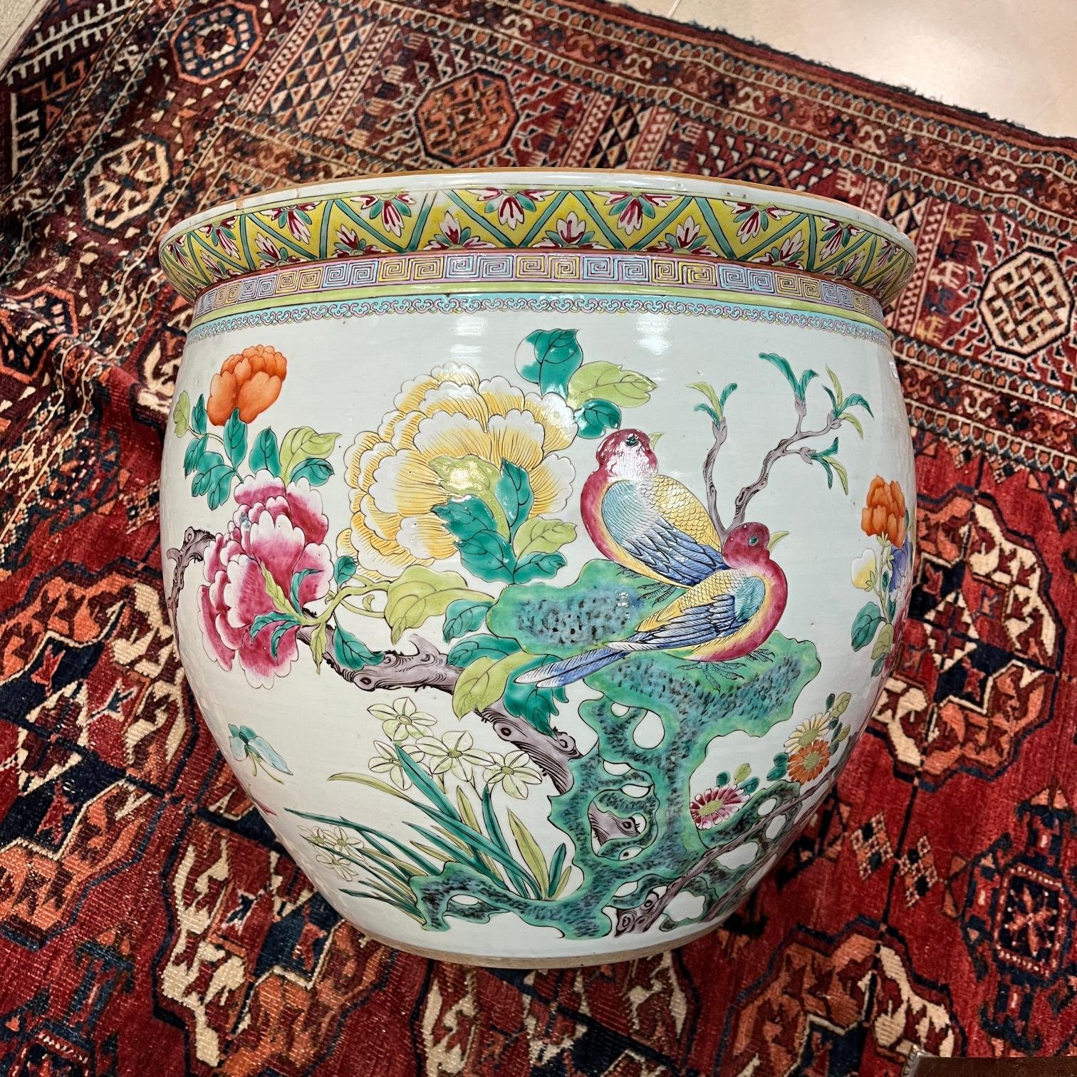 Macetero chino en porcelana familia rosa