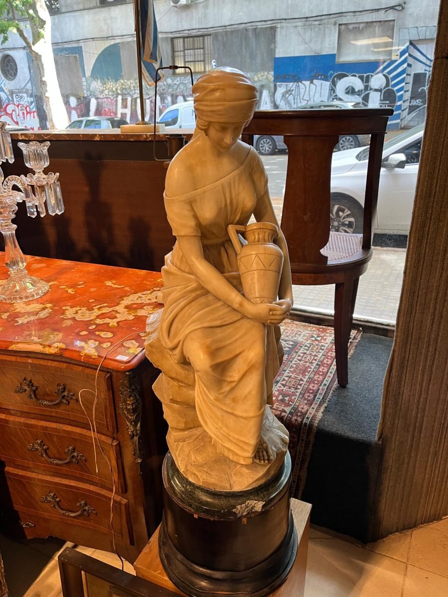 Escultura en alabastro "dama"