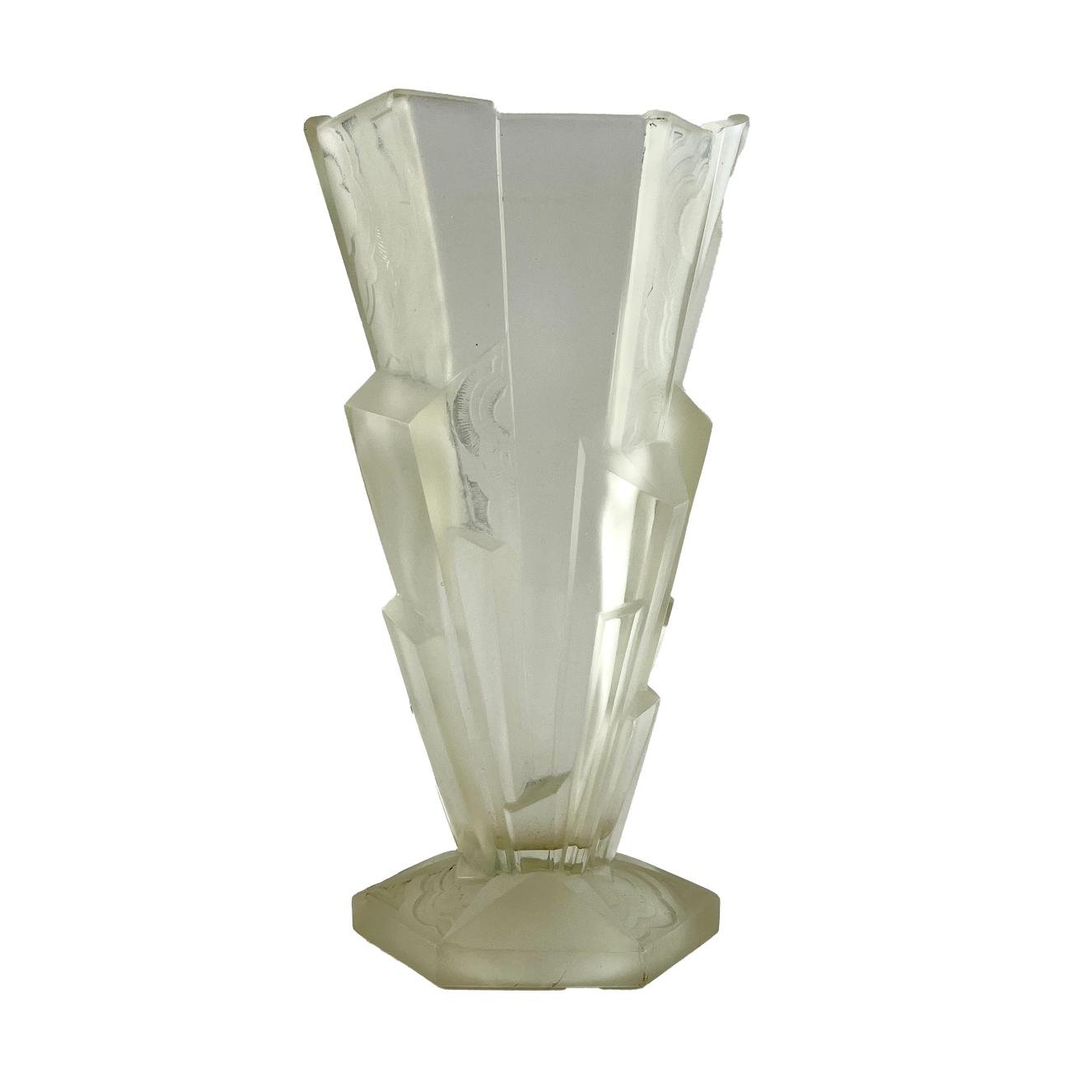 Florero art decó en cristal