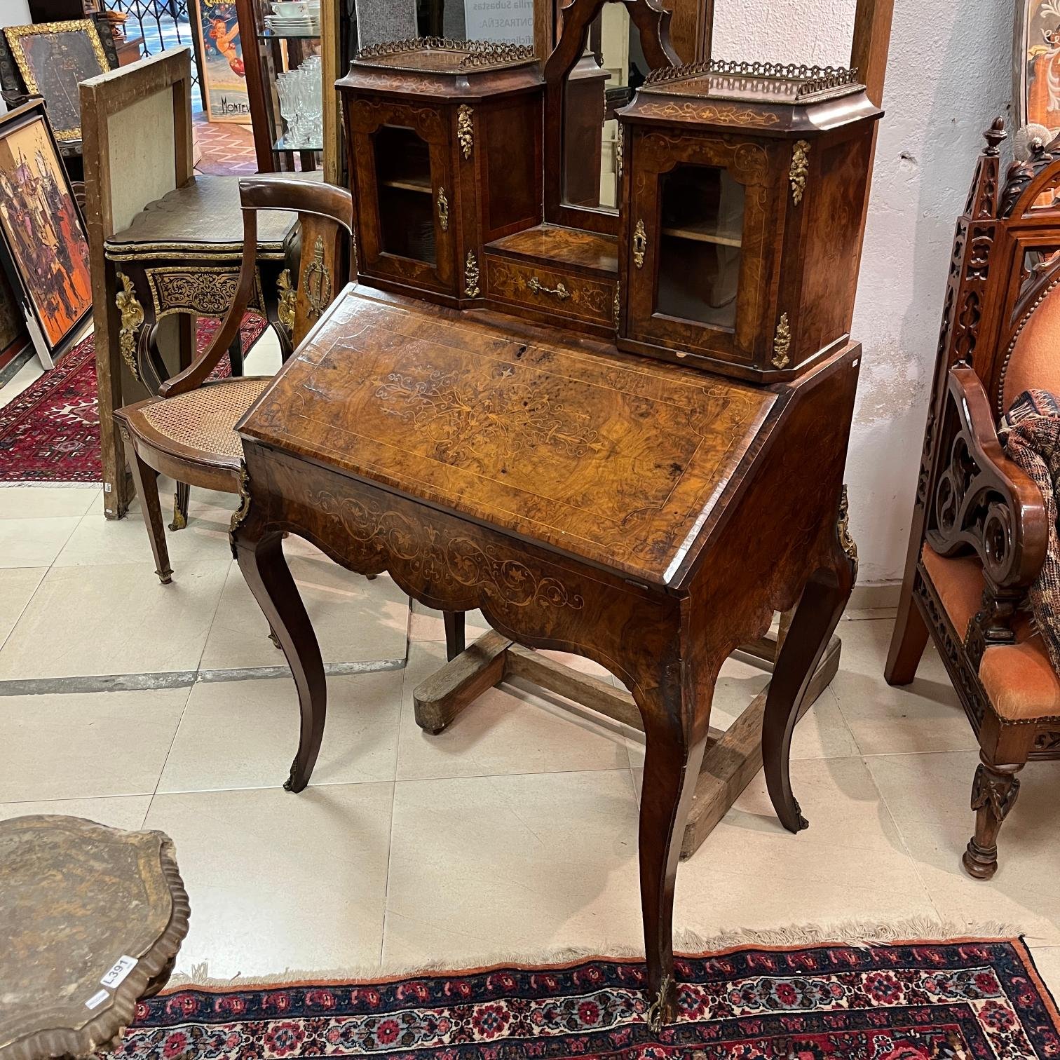 Secrétaire austríaco en nogal