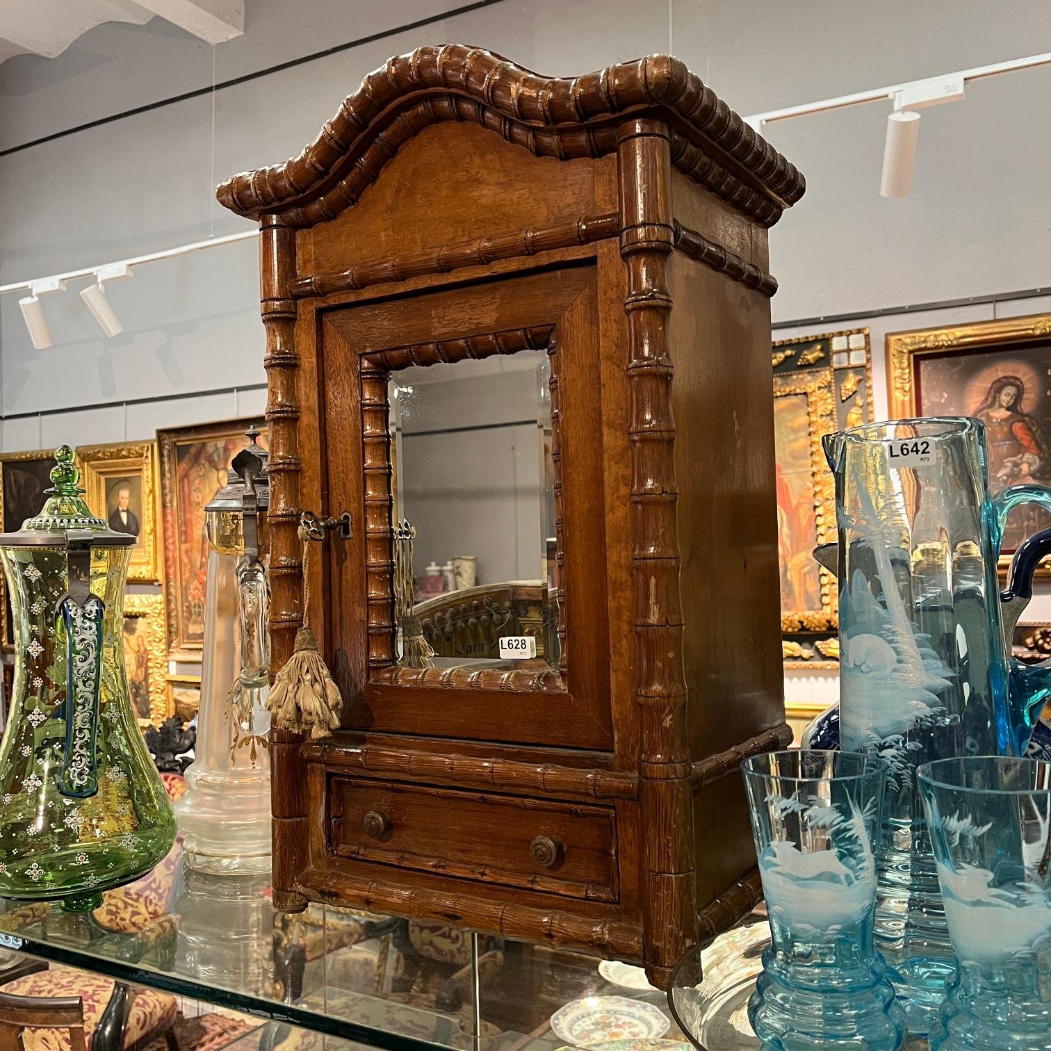 Pequeño aparador inglés en roble