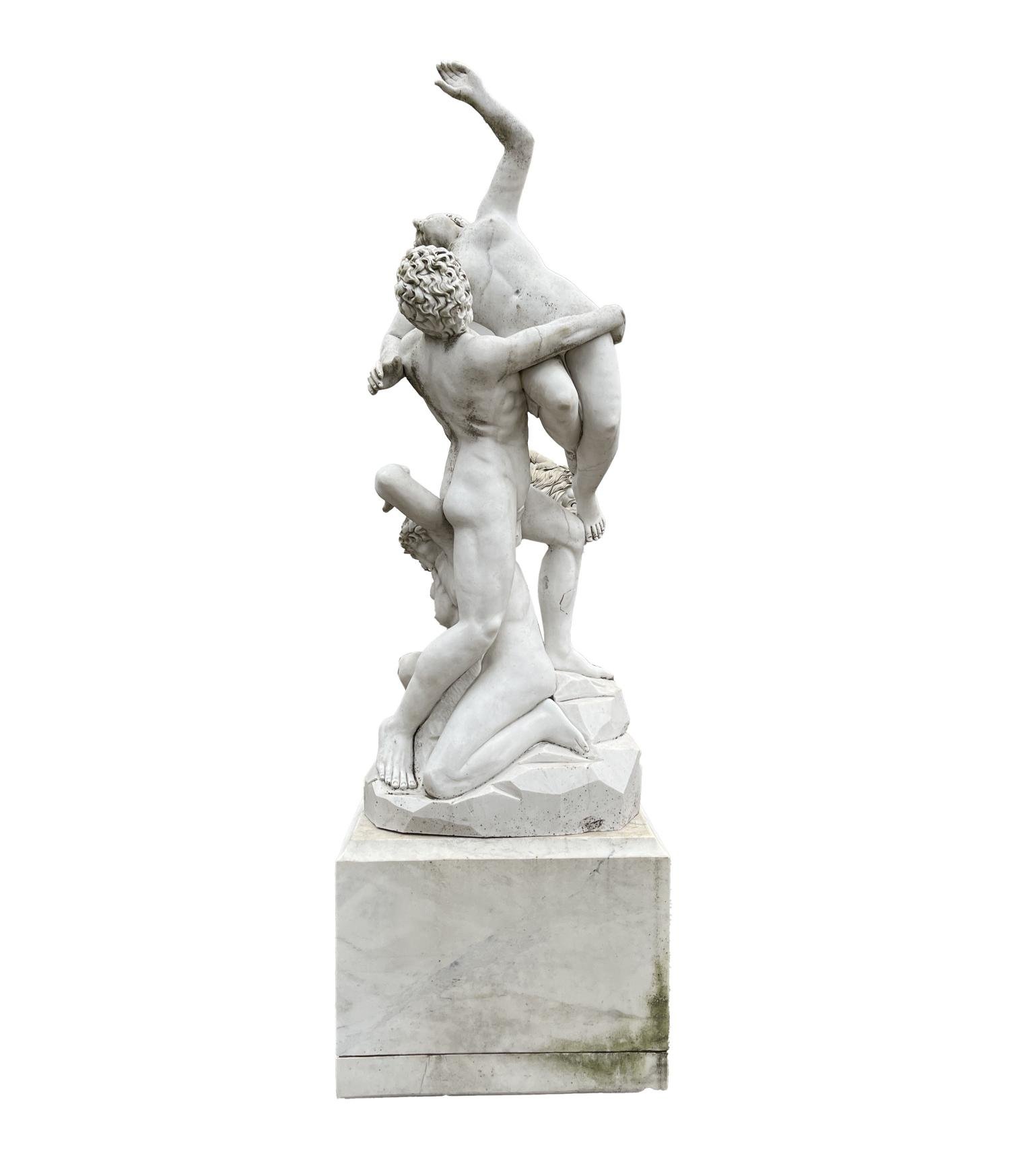 Escultura en mármol "Rapto de las sabinas"
